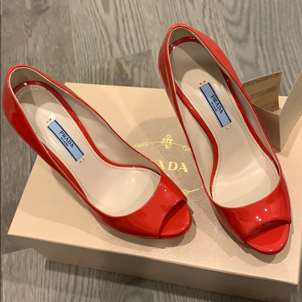 NIB Prada peep toe pump